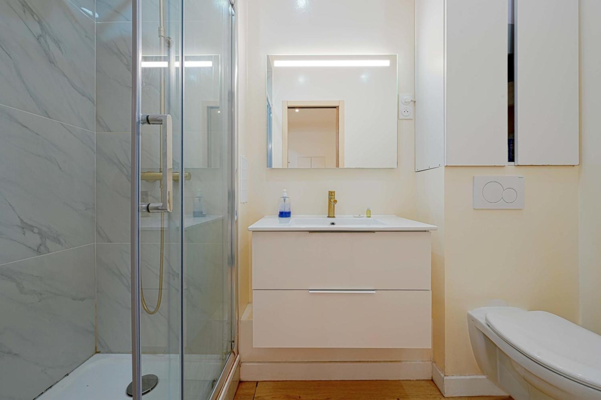 Апартаменты Modern Renovated Studio With A Touch Of Gilded Glamour Central Париж Экстерьер фото