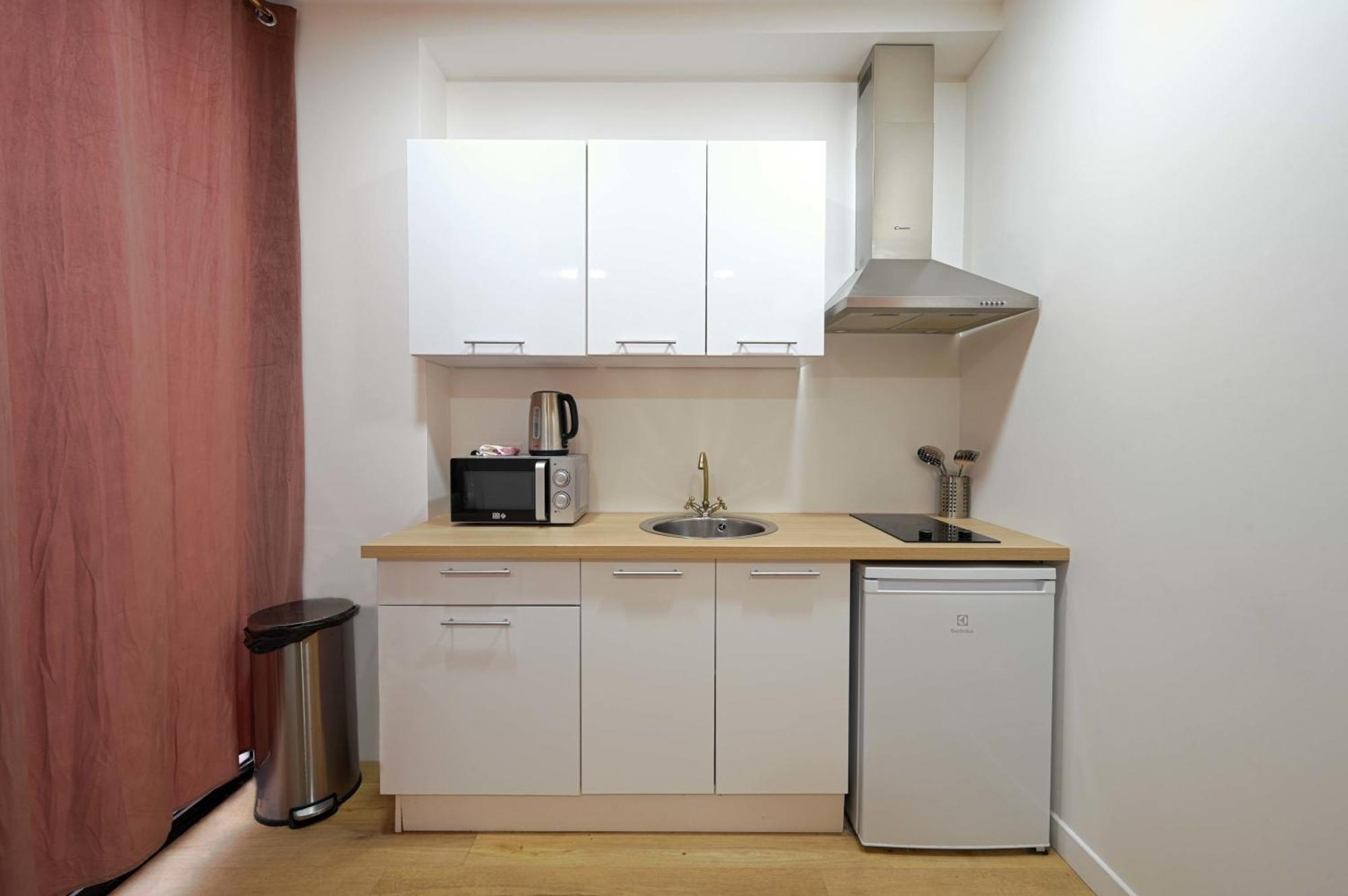 Апартаменты Modern Renovated Studio With A Touch Of Gilded Glamour Central Париж Экстерьер фото